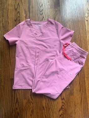 EUC Figs Pink V-Neck Scrub Top and Drawstring Pants Set, size Small